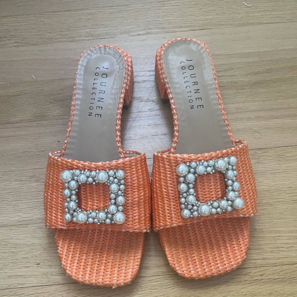Journee Collection Raffia Sandals - Picture 4 of 4